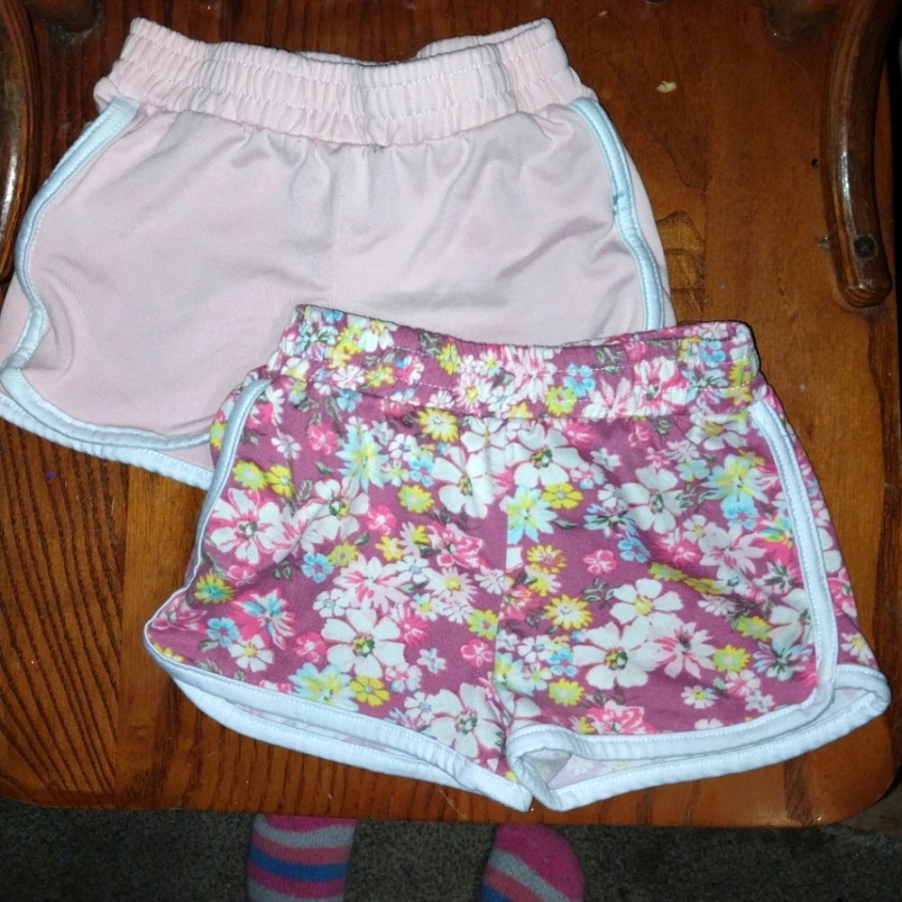 2 pair size 2t shorts lovely fix very nice shape
